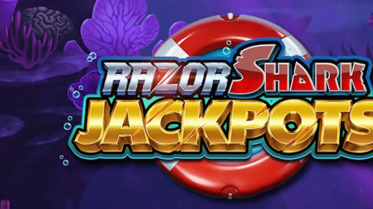 Pemandangan bawah laut yang memukau dengan simbol hiu dan harta karun dalam permainan slot Razor Shark Jackpots.
